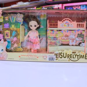 عروسة مع السرير و الادوات