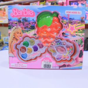 مكياج شكل فرولة مع خرز