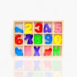 ارقام خشبية مع ادوات حسابية